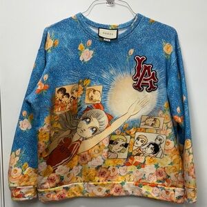 GUCCI BLUE VINTAGE SWEATSHIRT GRAPHIC WITH FLORAL ACCENTS!